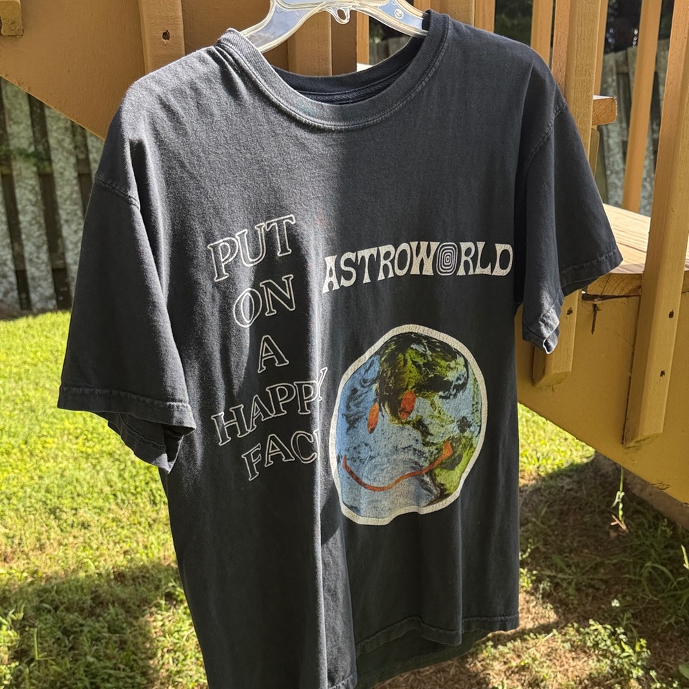 Travis Scott Astroworld - Black Graphic T-Shirt, Willing to except offers! Med!